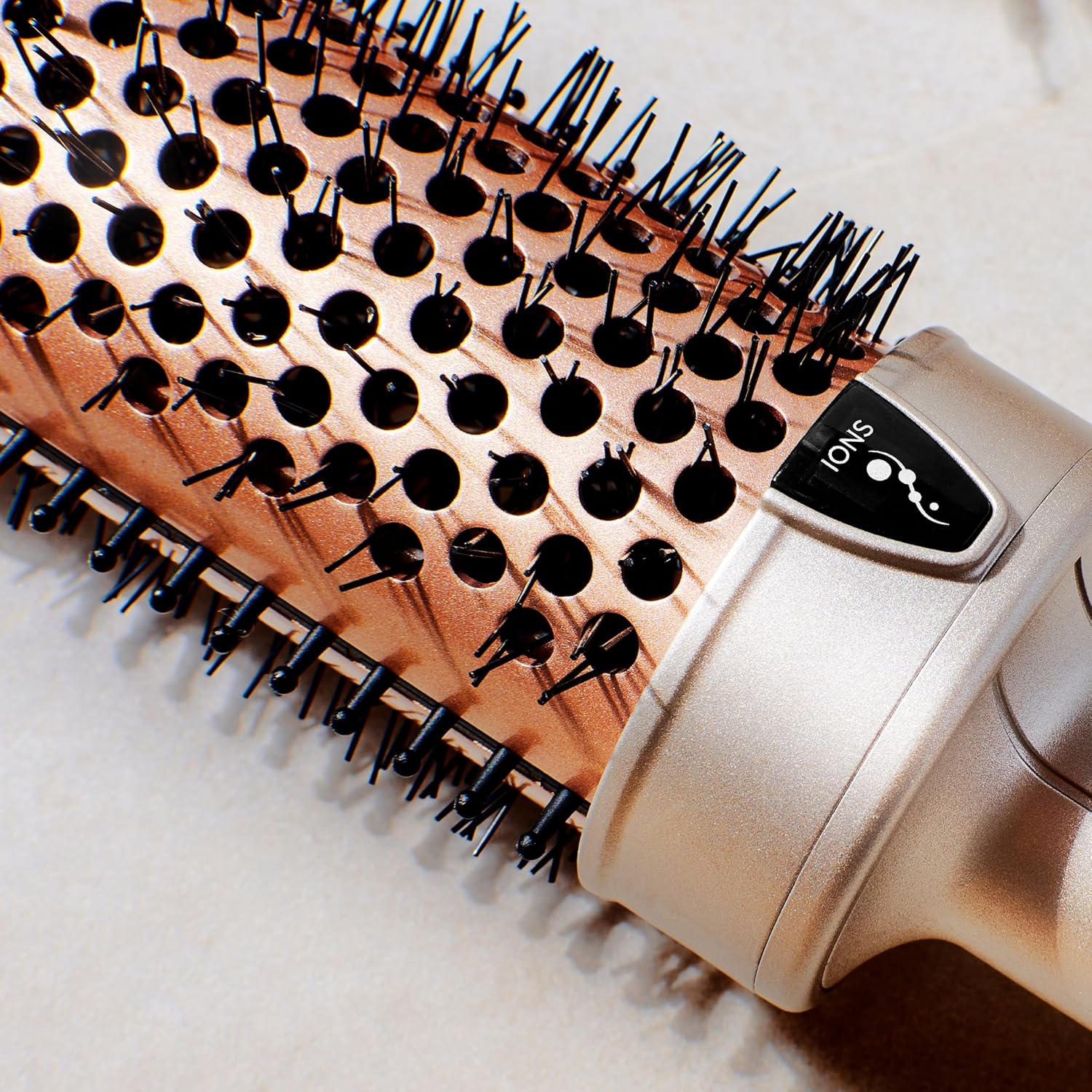 Shine Therapy 1.75 Thermal Styling Brush. White - Image 3
